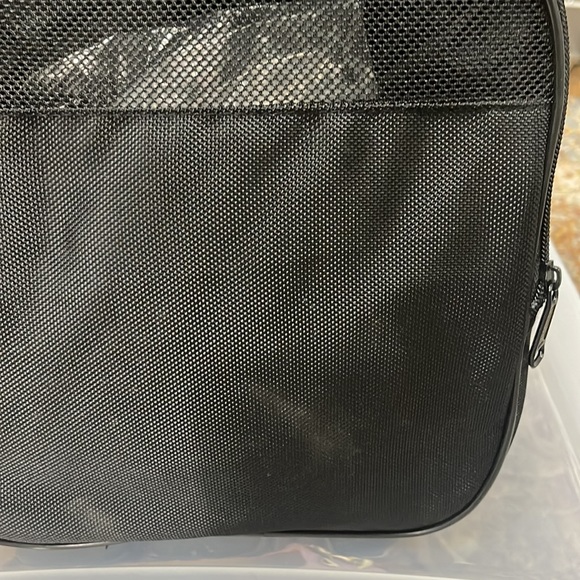 New with Tags The Ultimate Puma Gym Bag - Picture 5 of 6